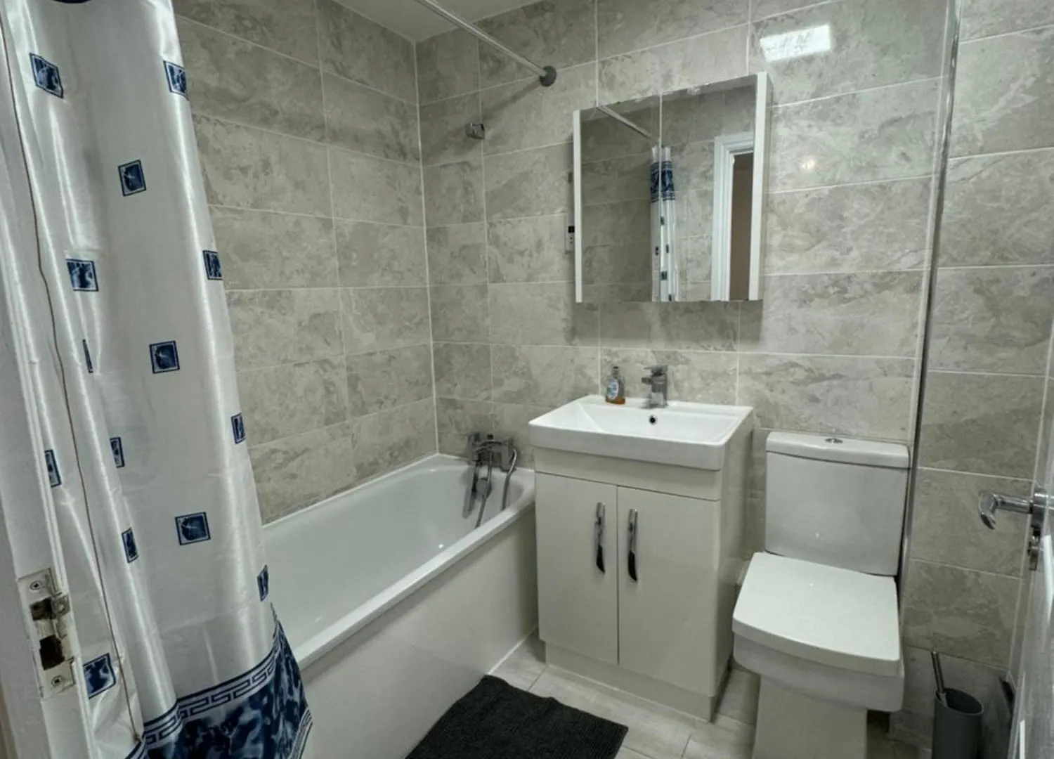 Holiday home Spacious 3 Bedroom Home, With Private Driveway 5 Minutes From Excel Centre & Custom House London